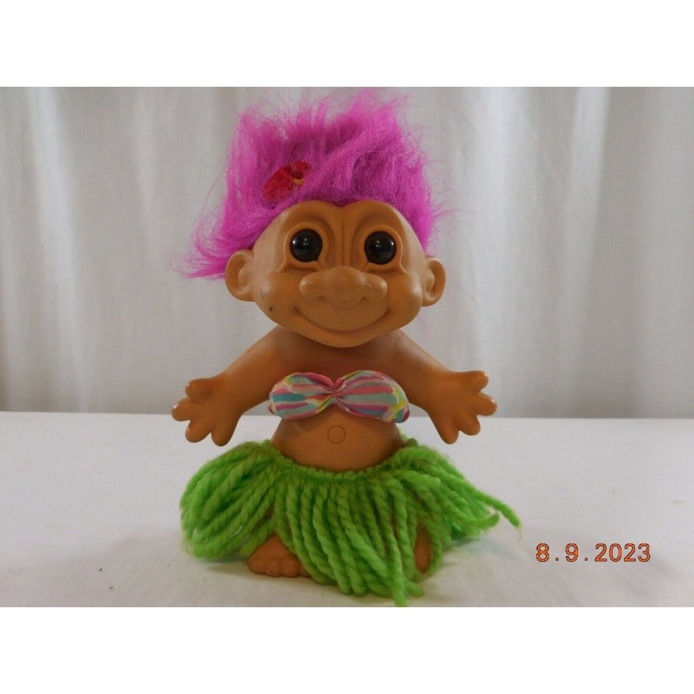 HAWAIIAN HULA GIRL Dancer Russ Troll Doll Hot PINK Hair 1990s Hawaii Green Skirt